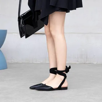 2020 пролетно-лятна нова корейска версия на женски сандали Baotou с остър плосък каишка и лък